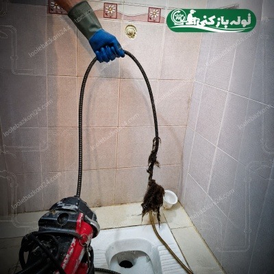 موهای جمع شده روی فنر لوله بازکنی در کیانشهر اهواز